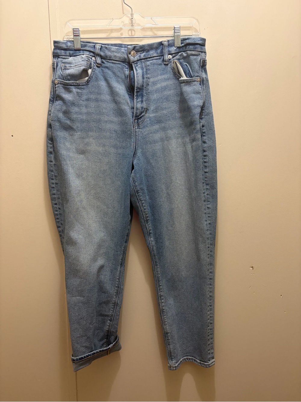 American Eagle Light Blue High-Rise Women’s Jeans